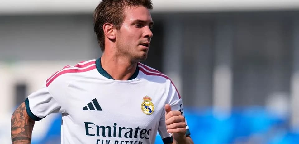 Futbolchi Real Madrid formasi bilan mashg'ulotda