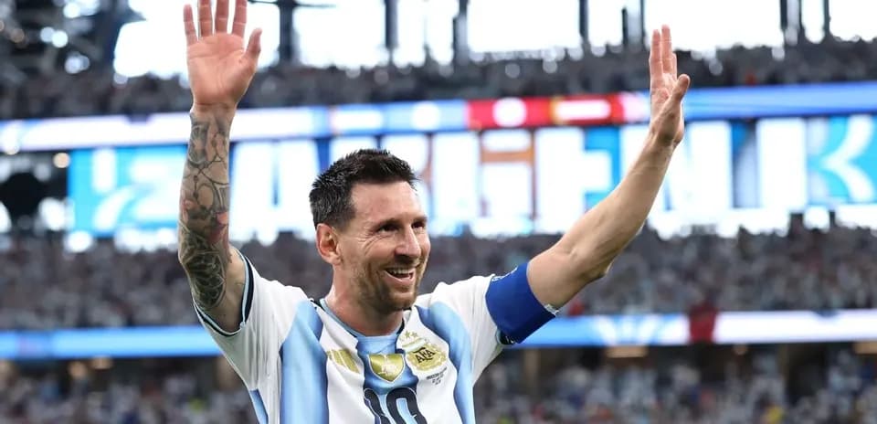 Futbolchi Lionel Messi Argentina terma jamoasi formasida