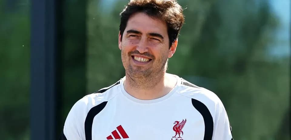 Trener L.F.C. jamoasi bilan mashg'ulotda