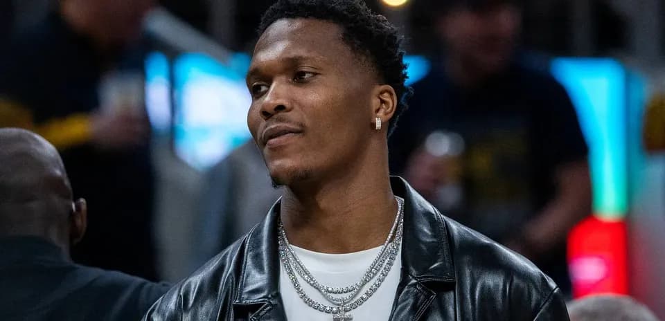 Basketball player wearing jewelry at event