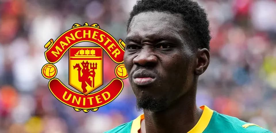 Futbolchi Manchester United emblemasi bilan
