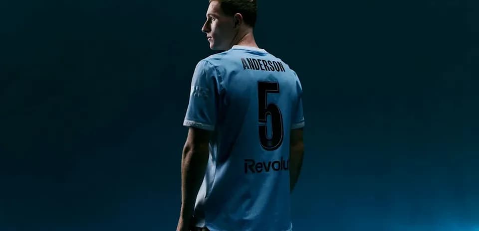 Futbolchi Andеrson orqasidan ko'rinishda