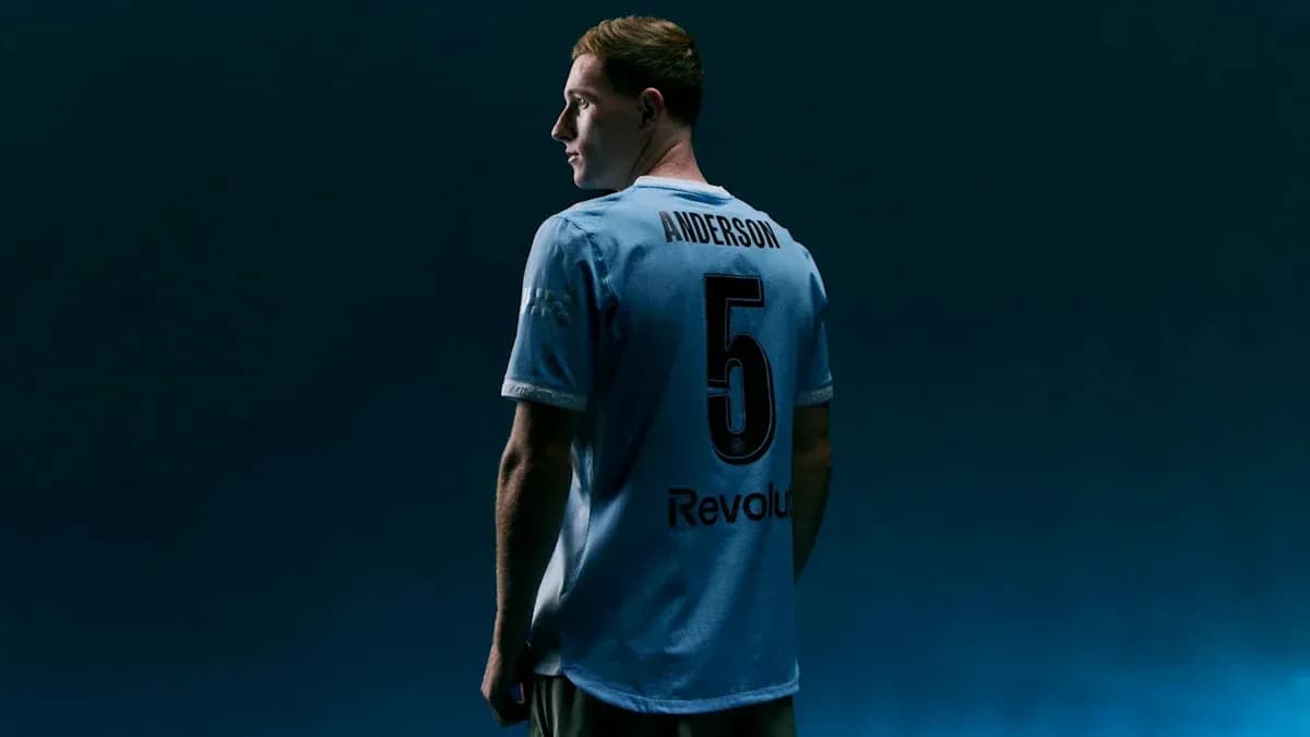 Futbolchi Andеrson orqasidan ko'rinishda