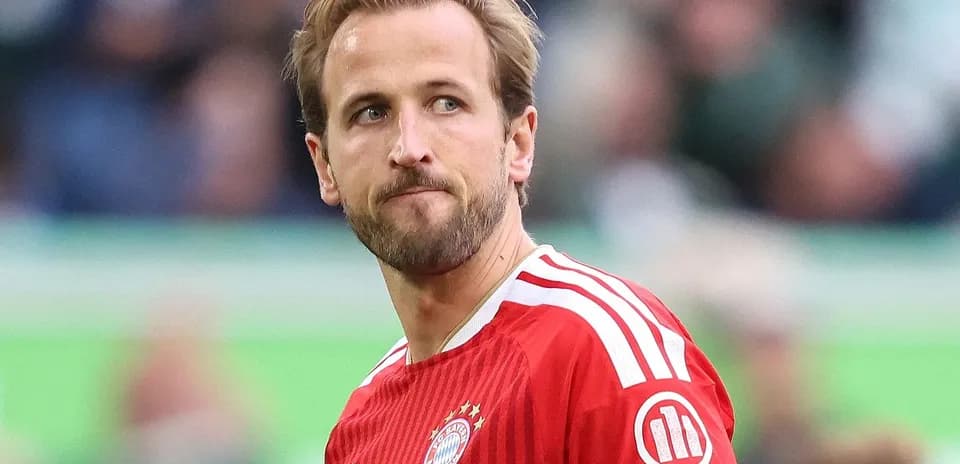 Futbolchi Bayern Munich formasida maydonda