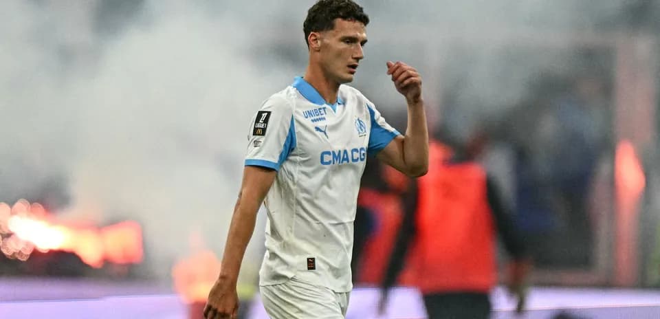 Futbolchi maydonni tark etayotgan paytda