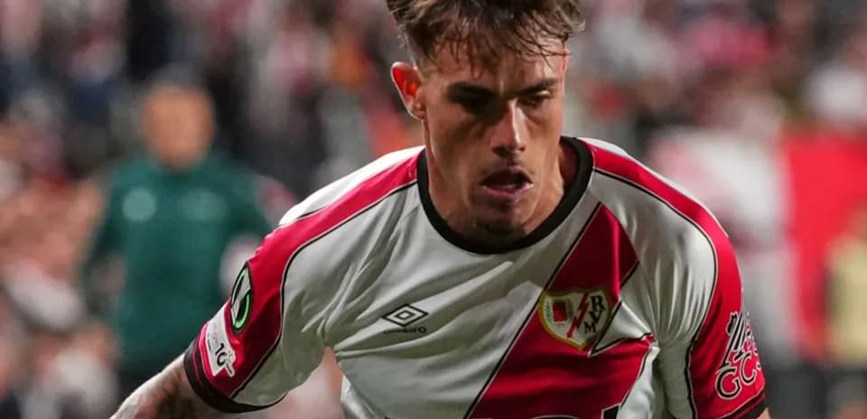 Futbolchi Rayo Vallecano libosida harakatda