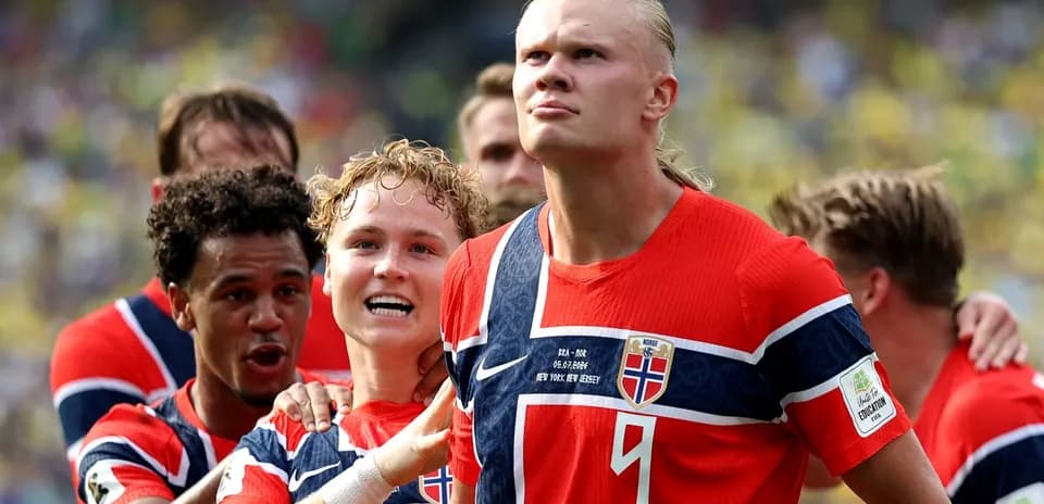 Norwegian players celebrating after scoring a goal