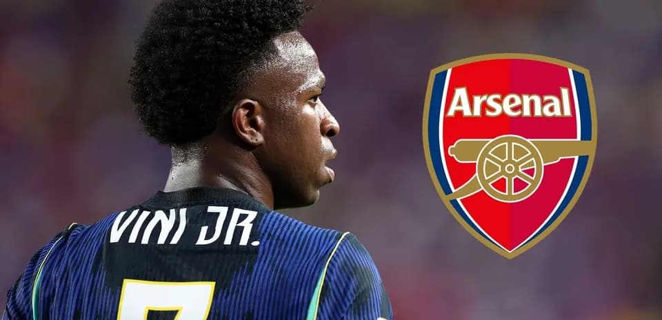 Futbolchi Vini Jr. Arsenal logosi bilan orqa tomondan