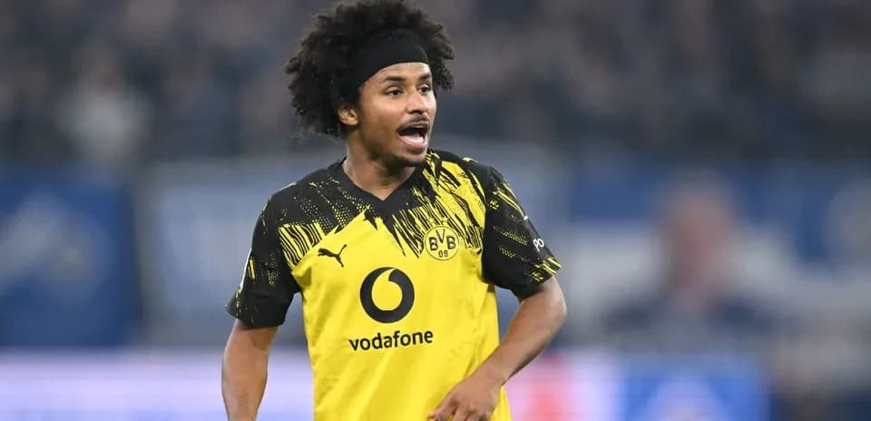 Futbolchi o'yinda Borussia Dortmund formasida