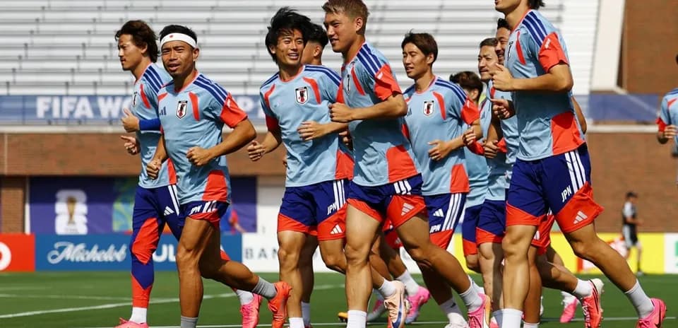 Yaponiya futbolchilarining mashg'ulotdagi yugurishlari