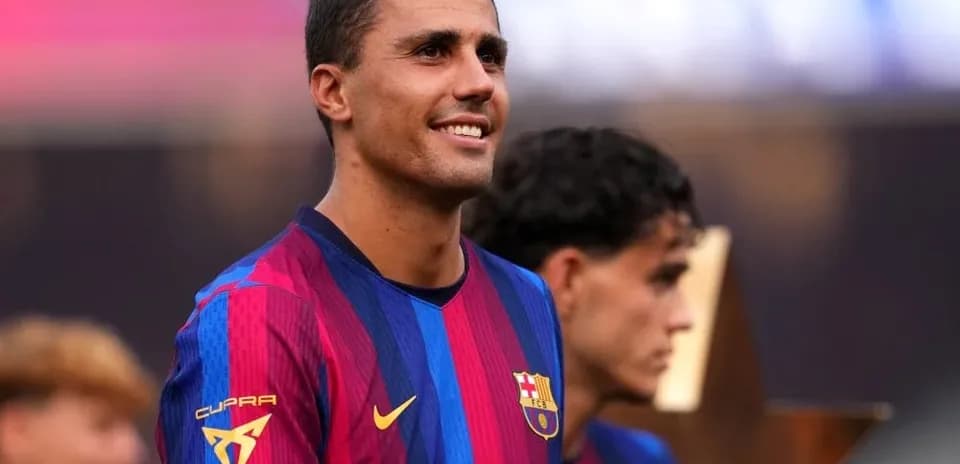Futbolchi FC Barcelona formasida, musobaqa payti
