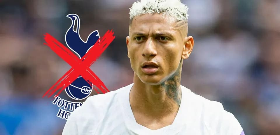 Futbolchi o'yinida jiddiy ko'rinishda