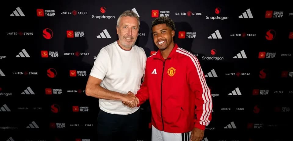 Two men shaking hands at Manchester United event