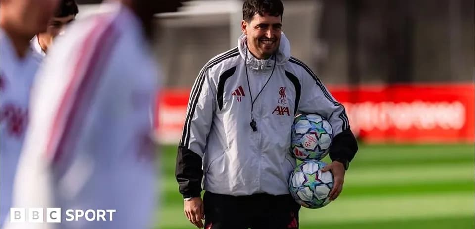 Trener Liverpool FC futbol to'plarini ushlab turibdi