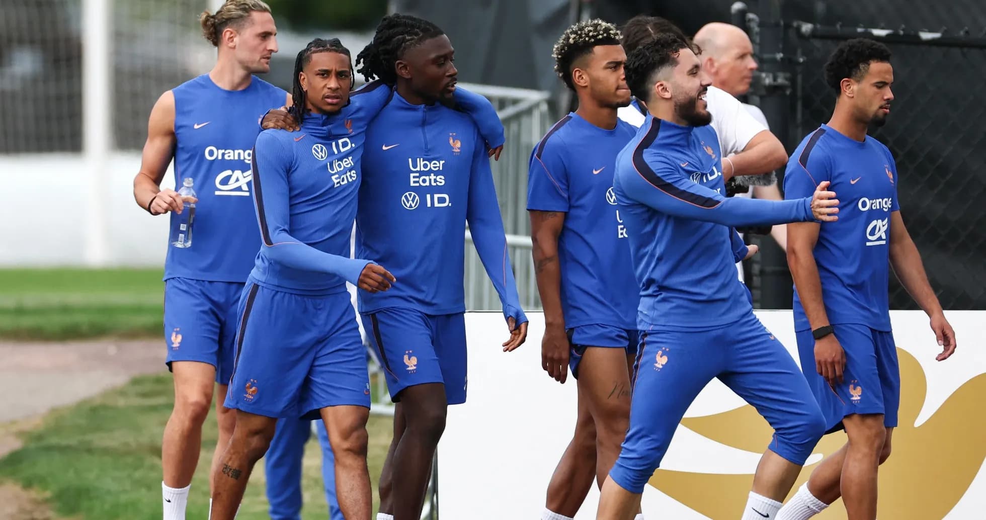 Fransiya futbolchilarining mashg'ulotga chiqishi