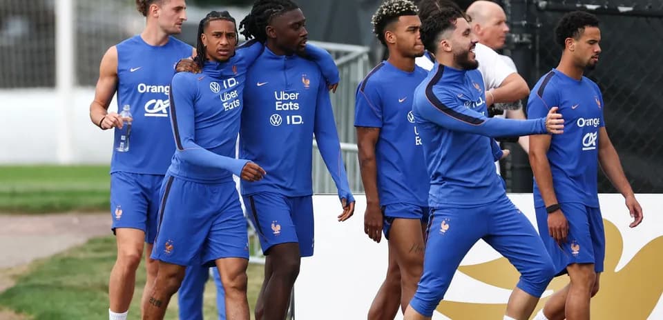 Fransiya futbolchilarining mashg'ulotga chiqishi