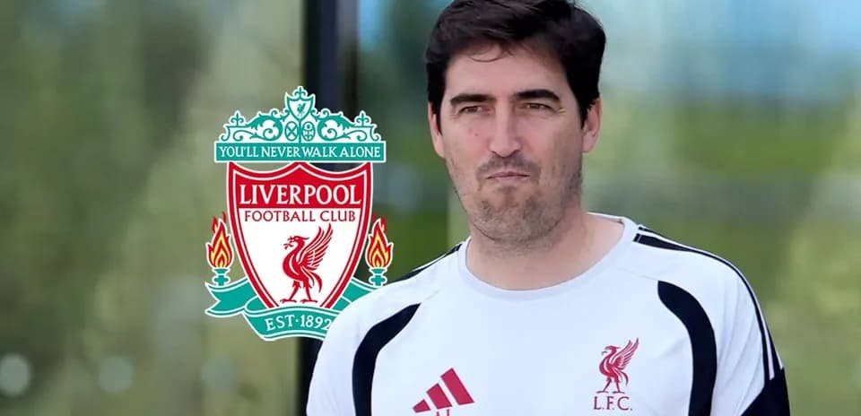 Trener Liverpool futbol klubi bilan maydonda