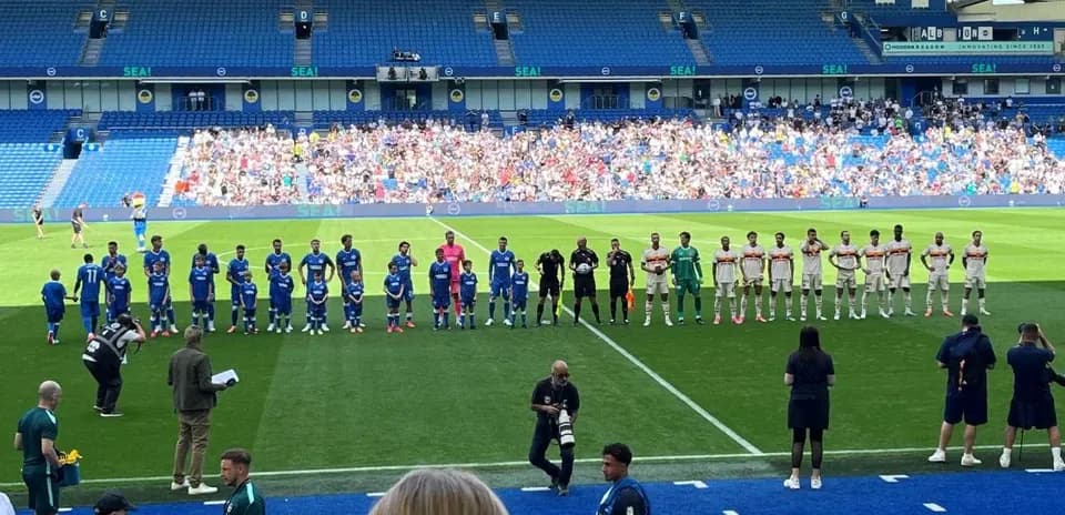 Ikkita jamoa stadionda safda turgan paytda