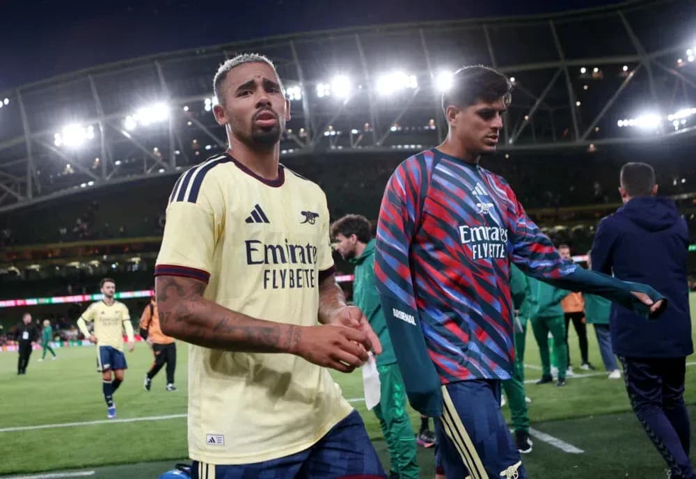 Arsenal players walking off the pitch after match