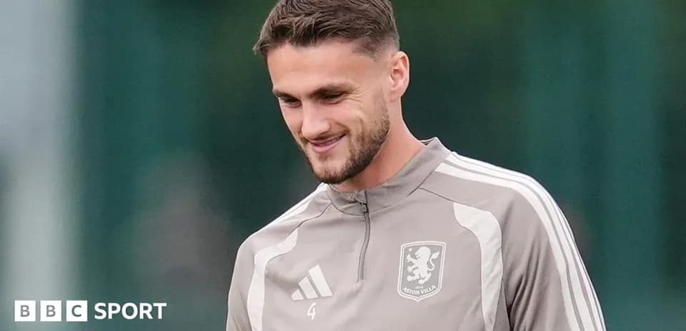 Futbolchi mashg'ulotda, Aston Villa formasida
