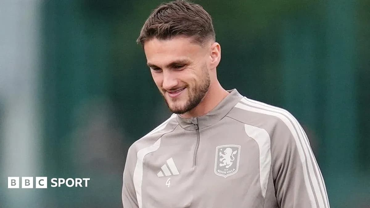 Futbolchi mashg'ulotda, Aston Villa formasida