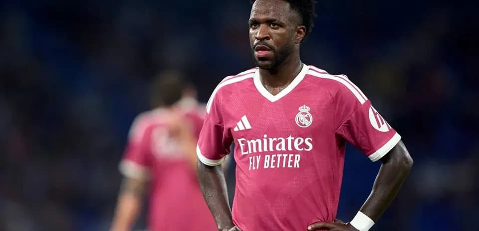 Futbolchi Real Madrid formasi bilan maydonda