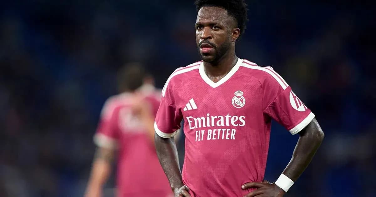 Futbolchi Real Madrid formasi bilan maydonda