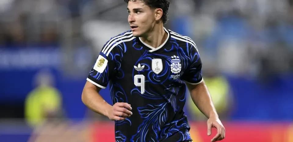 Futbolchi maydonda harakatda, Argentina formasida