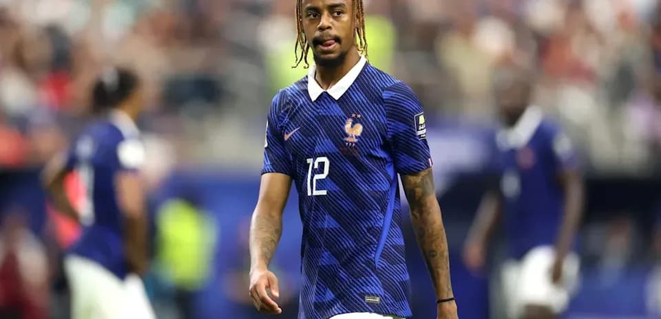 Futbolchi maydonda, Fransiya formasi kiygan