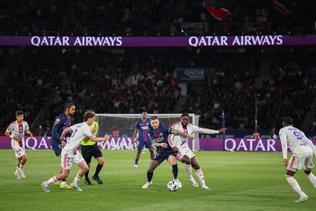 PSG players competing for the ball during match