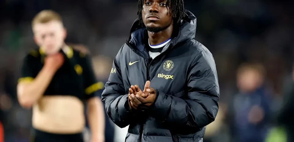 Futbolchi Chelsea formasida, o'yin tugagandan keyin