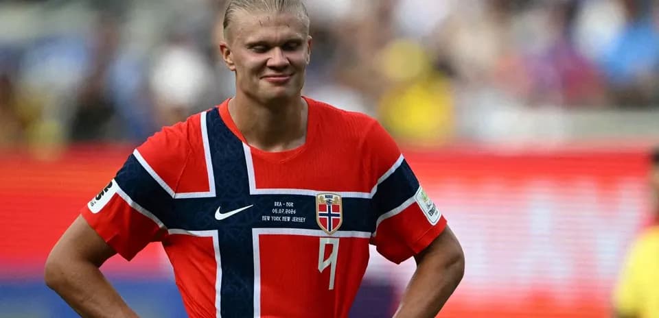 Norwegian player in red jersey during match