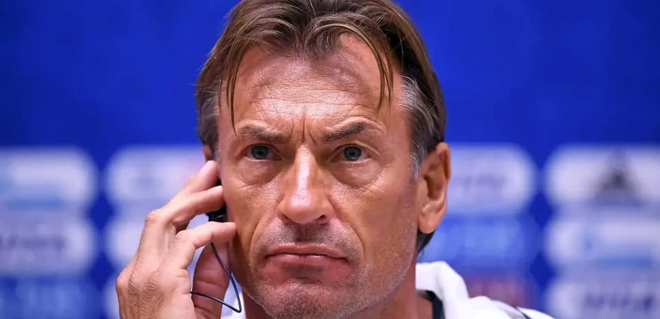 Murabbiy matbuot anjumanida telefon bilan muloqotda