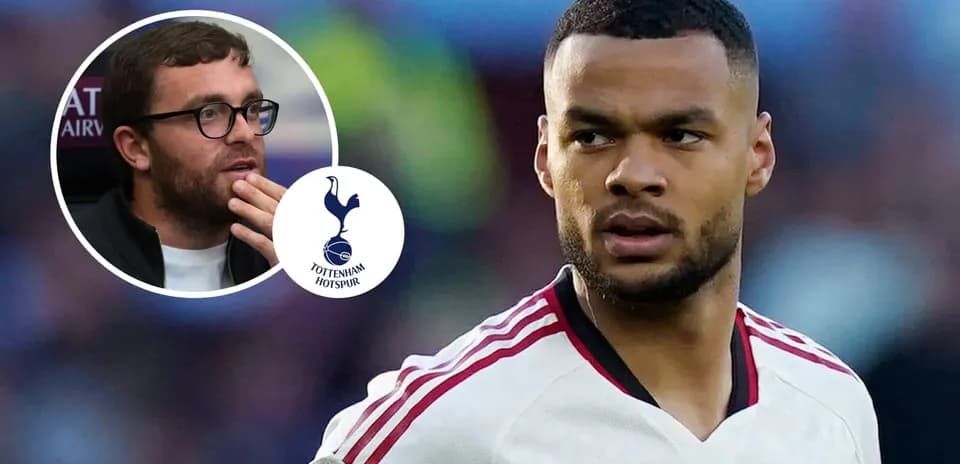 Futbolchi maydonda, Tottenham logotipi ko'rsatilgan