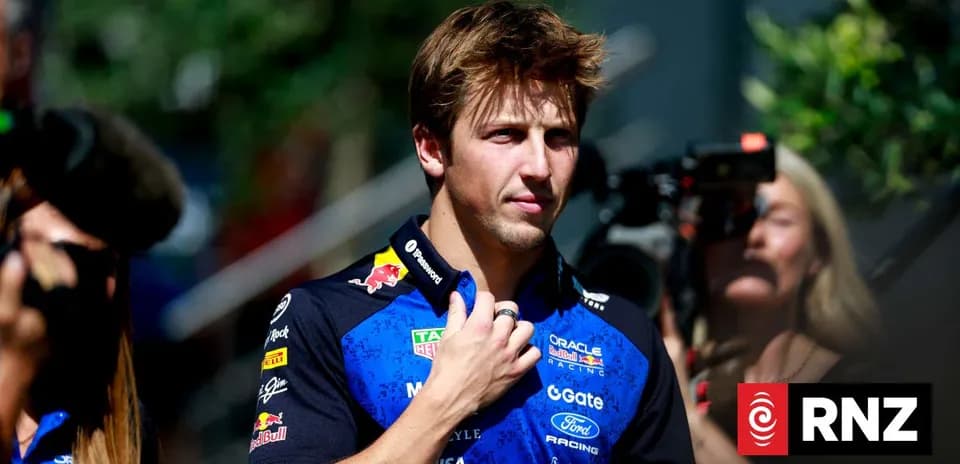 Haydovchi intervyu berayotgan Formula 1 peshqadami
