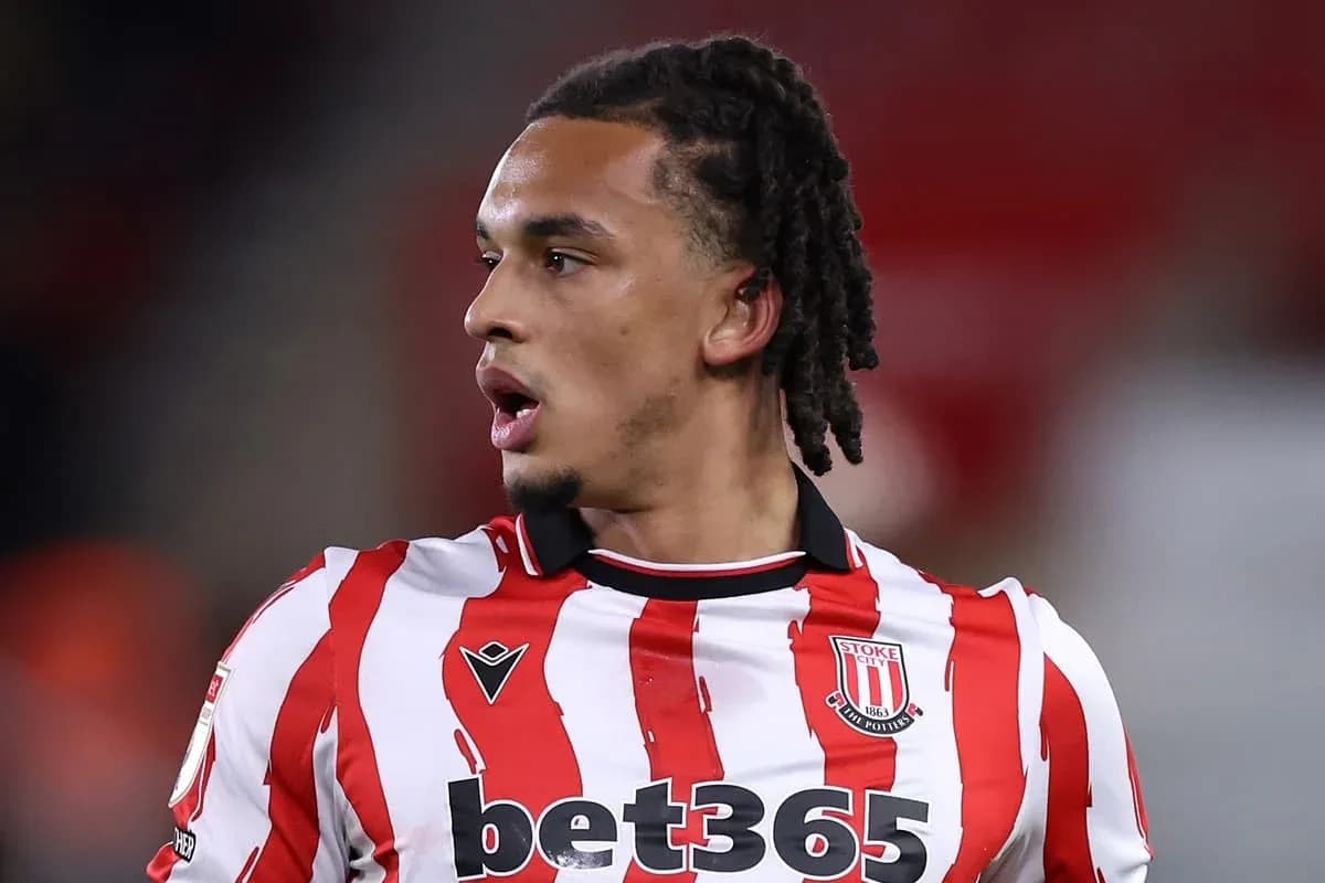 Futbolchi maydonda harakatda, Stoke City formasi