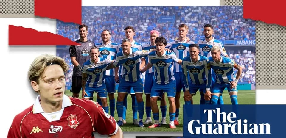 Futbol jamoasi stadionda poz berayotgan holatda