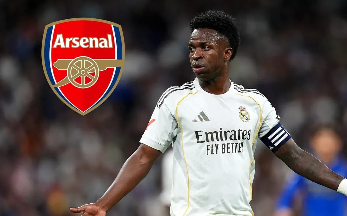 Futbolchi Real Madrid formasida maydonda harakatda
