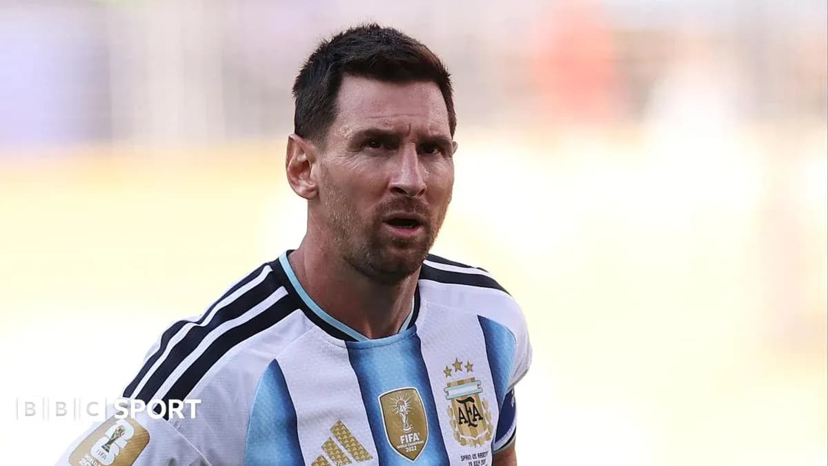 Futbolchi Lionel Messi Argentina formasida maydonda