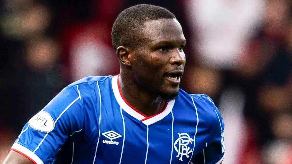 Futbolchi Rangers formasida harakatda