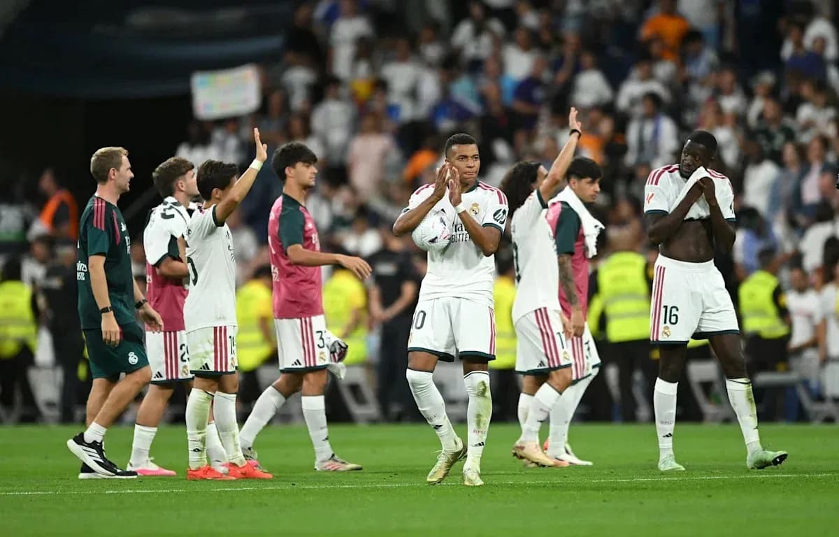 Real Madrid players acknowledging fans after match