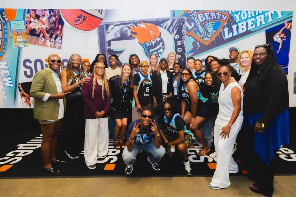 Group photo of New York Liberty fans and players
