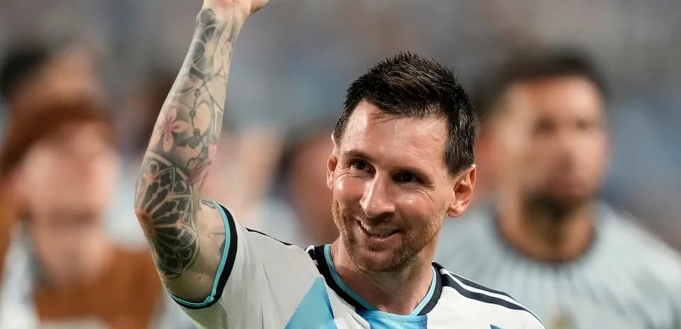 Futbolchi Lionel Messi g'alaba nishonlayapti