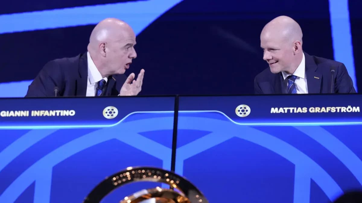 Gianni Infantino and Mattias Grafström at podium