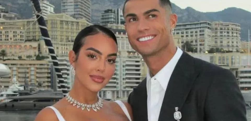 Couple posing together with city backdrop