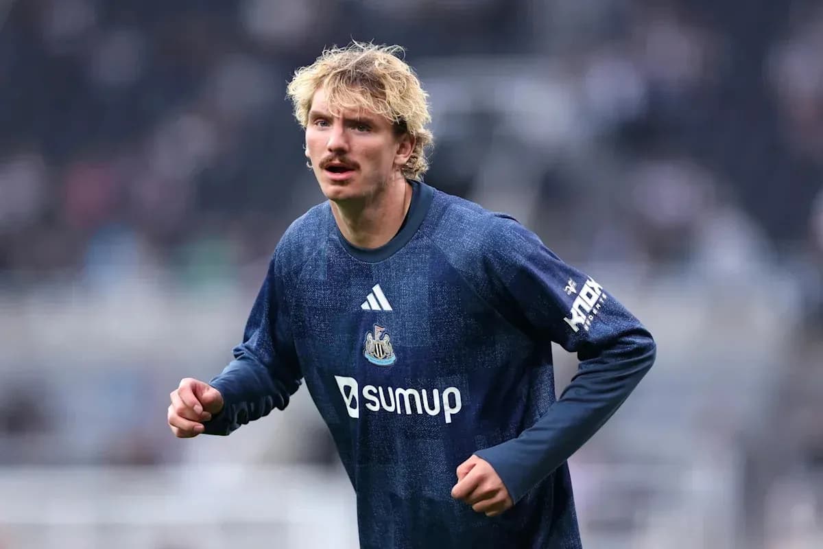 Futbolchi harakatda, Newcastle formasi kiygan