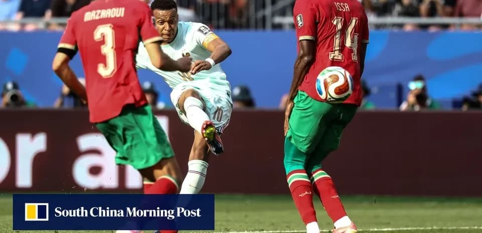 Futbolchilar to'pni zarba berish jarayonida