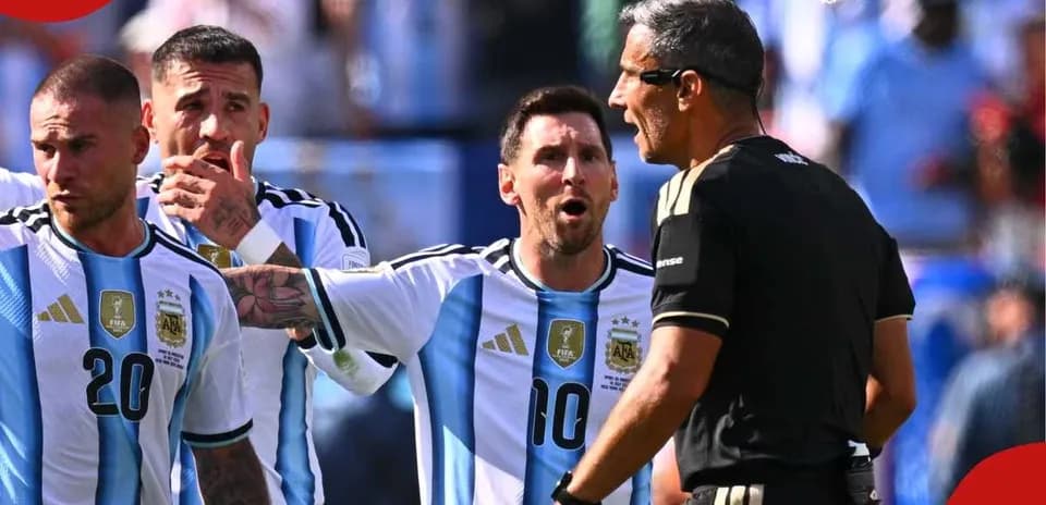Lionel Messi arguing with referee during match