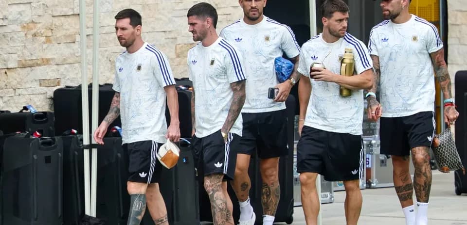 Argentina players arriving for training session