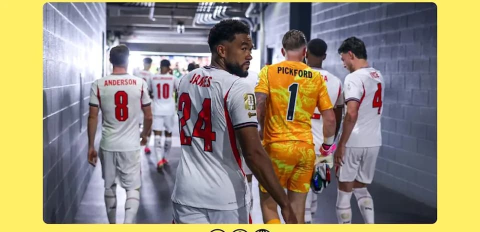 Futbolchilar tunel orqali maydonga kirishmoqda